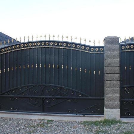 Акватика Hotel Пицунда Екстериор снимка
